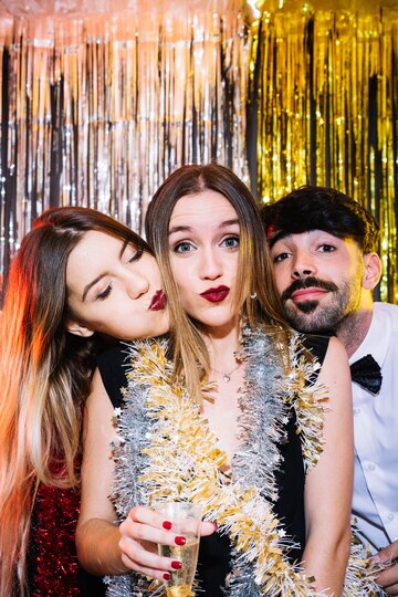 10 Reasons why you need an awesome wall mount photo booth?